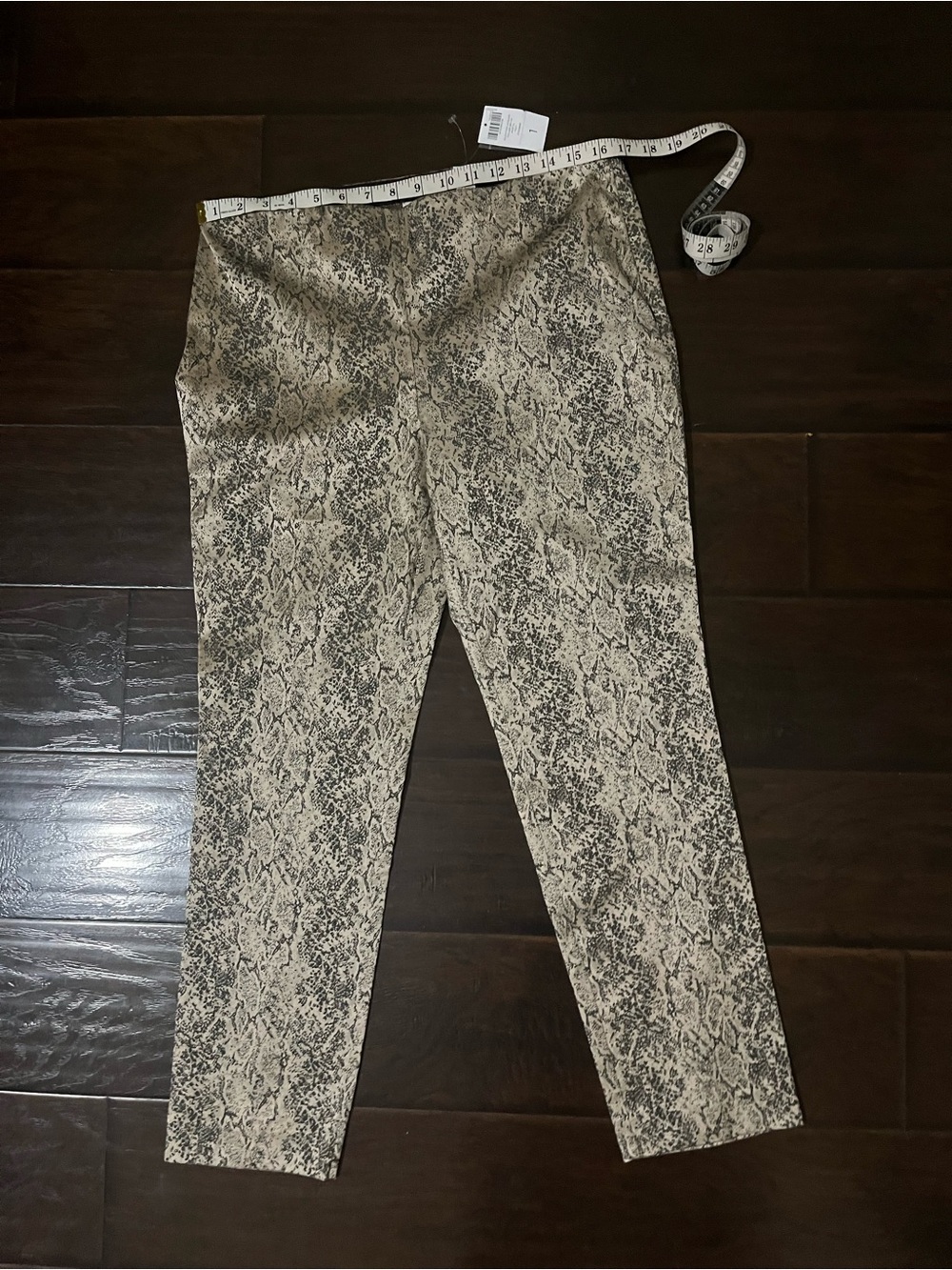 NWT Chicos Snake-Print Slim Crop Pants in Beige and Black
